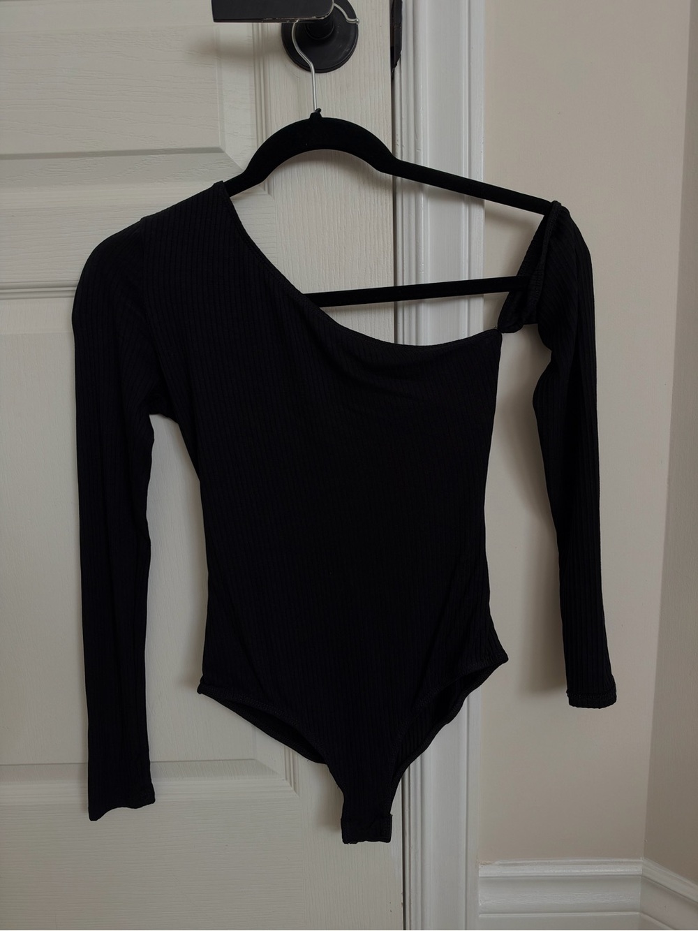 Fashion Nova Black One-Shoulder Ribbed Long-Sleeve Bodysuit